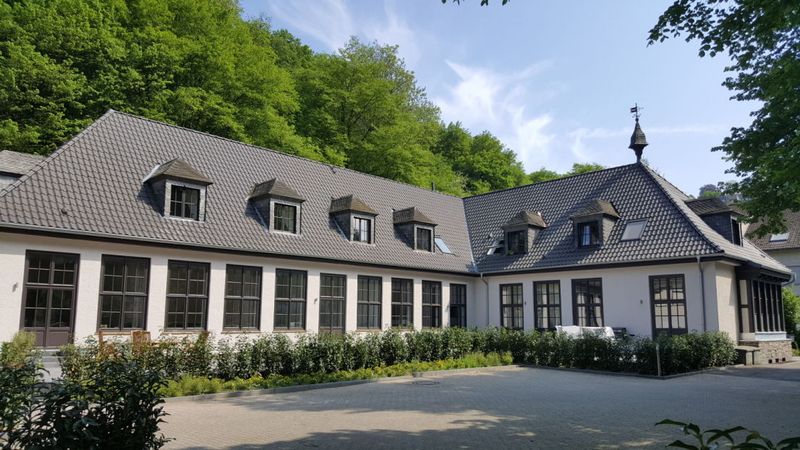 2-Zimmer Terrassen-Wohnung in historischen Schulgebäude
